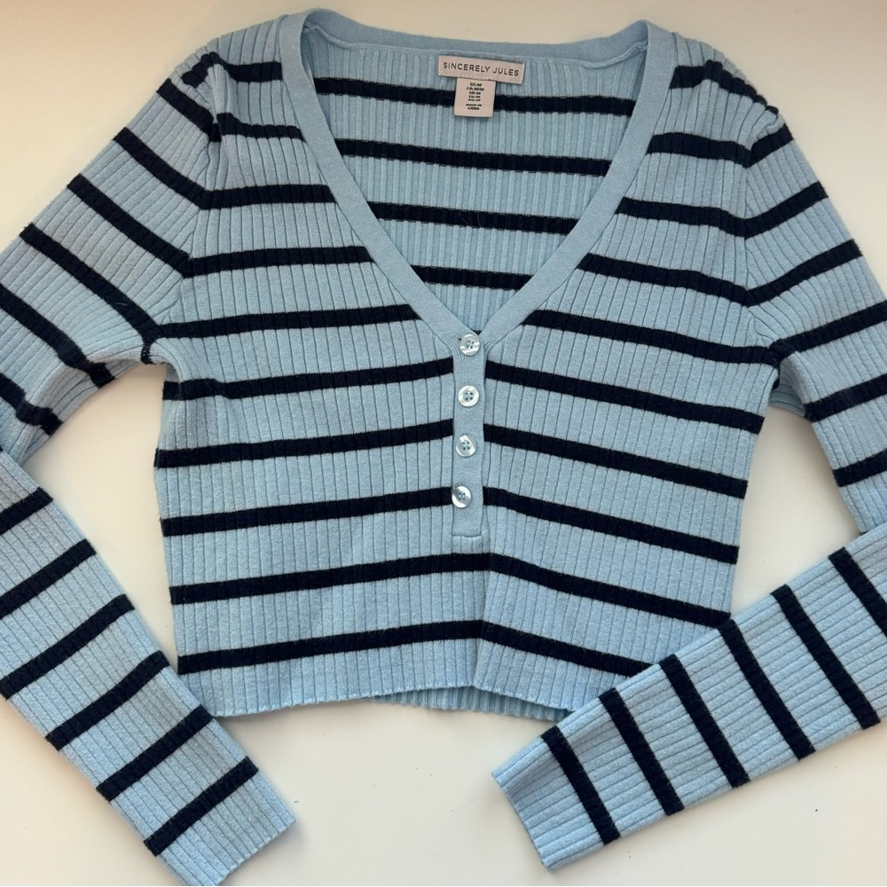 long sleeve cropped shirt